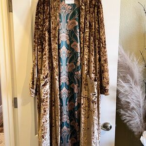 Beautiful gold velvet duster.